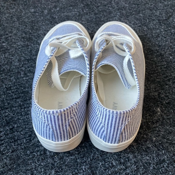 *NWOT* Old Navy espadrilles Sz7. - Picture 2 of 4